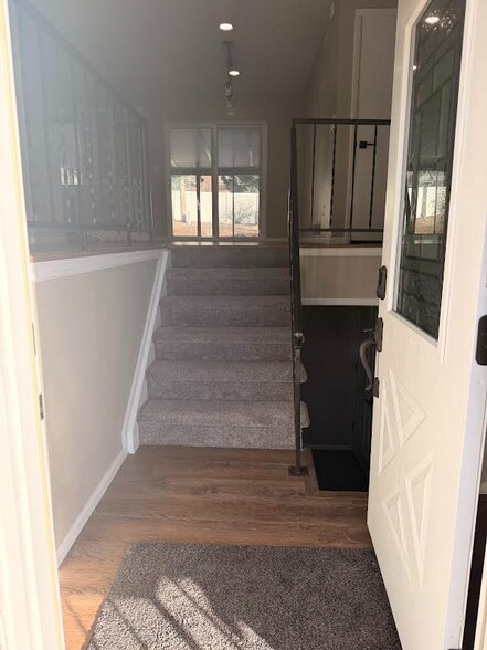 Building Photo - 1002 Barbi Ct