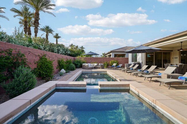 Building Photo - 51725 Pinnacle Vis Dr