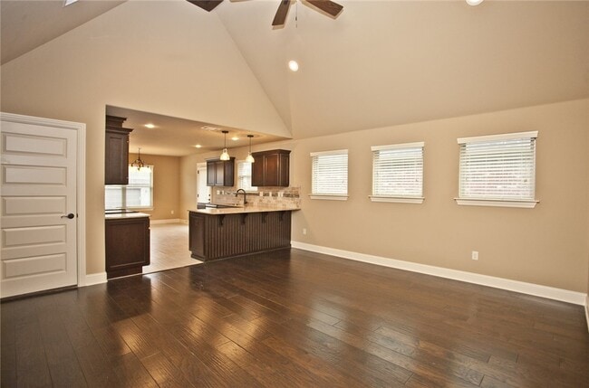 Building Photo - 3210 SW Stonepoint Ave