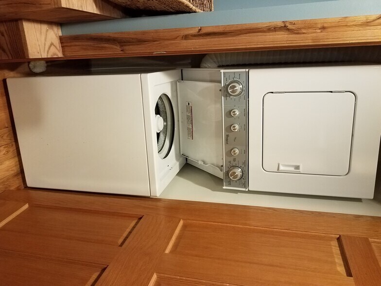 Building Photo - 7 Jachim Pl