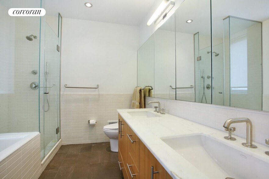 Building Photo - 545 W 110th St