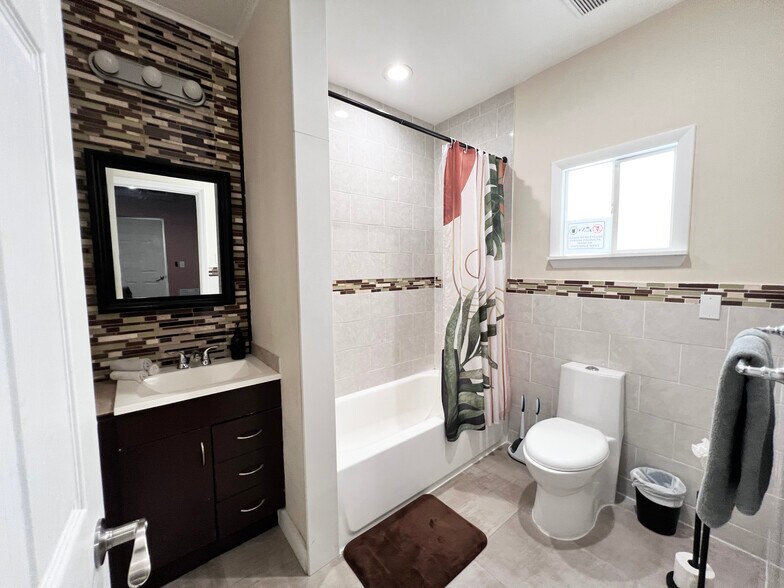 Building Photo - 324 NW 52nd St