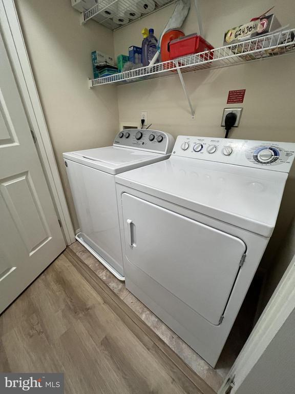Building Photo - 27 Booth St