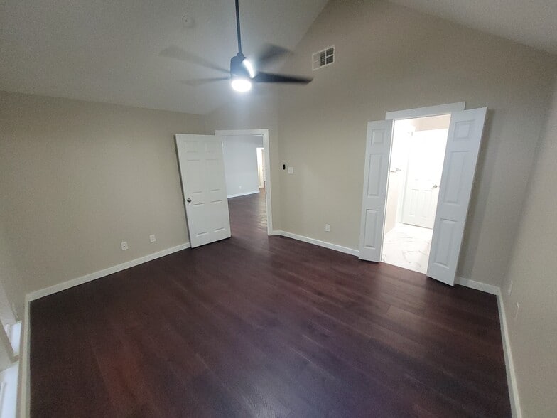Master Bedroom - 3708 Sycamore Ln