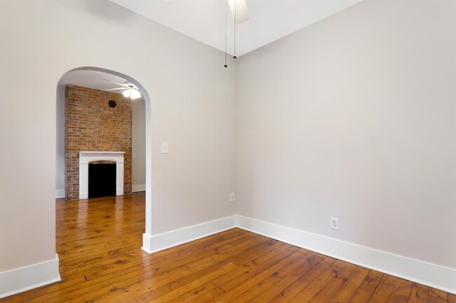 Building Photo - 320 8TH St