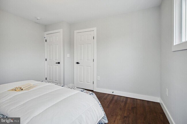 Building Photo - 10 Wendslow Rd