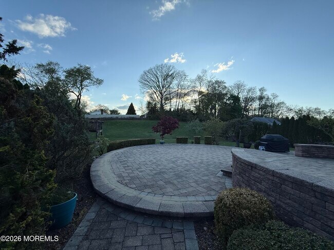 Building Photo - 8 Bennett Ct