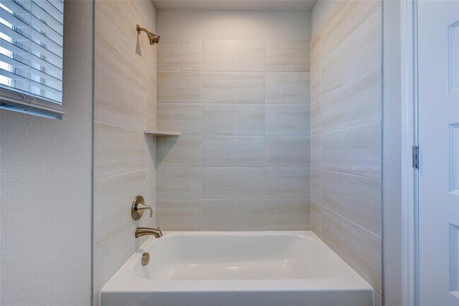 Building Photo - 117 Fairmeadow Downs Dr