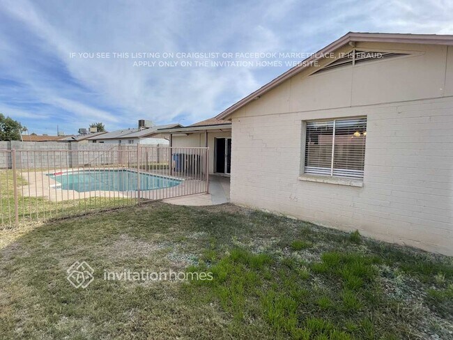 Building Photo - 7208 W Glenrosa Ave