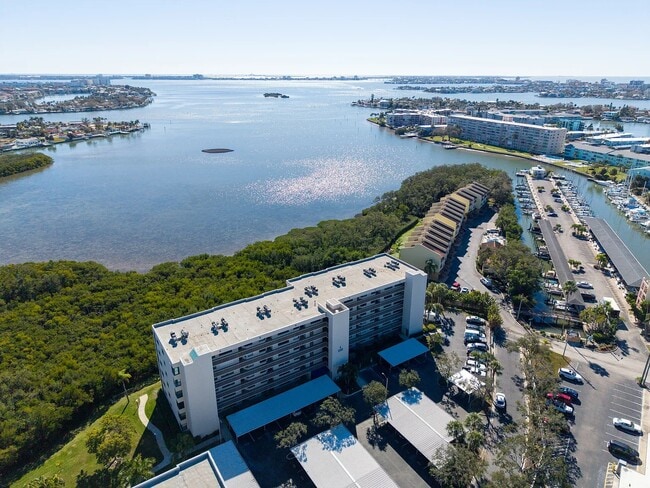 Building Photo - 1332 Pasadena Ave S