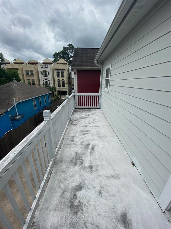 Building Photo - 1109 W 15th 1/2 St