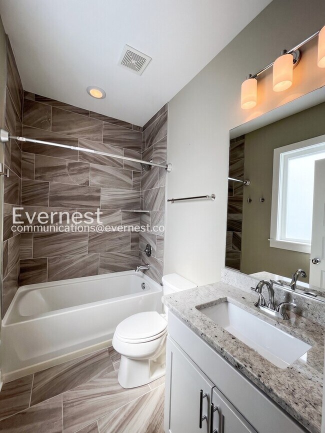 Building Photo - Spacious 3-Bed/3.5 Bath Townhome/ Available Now!