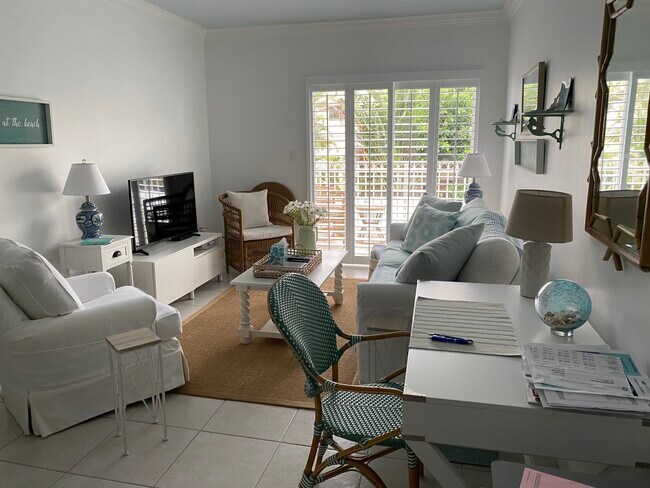 Desk and Study Area - 290 Sunrise Dr