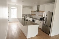 Building Photo - Modern East Austin 2/2 Condo Available Now!