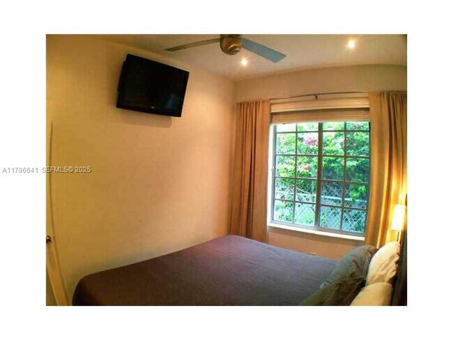 Building Photo - 727 Jefferson Ave