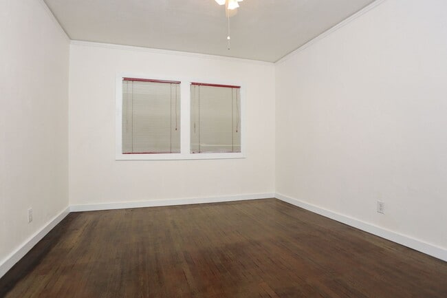 Building Photo - Remodeled 3bed 2 bath Single Family home