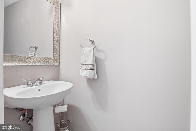 Building Photo - 47716 Bowline Terrace