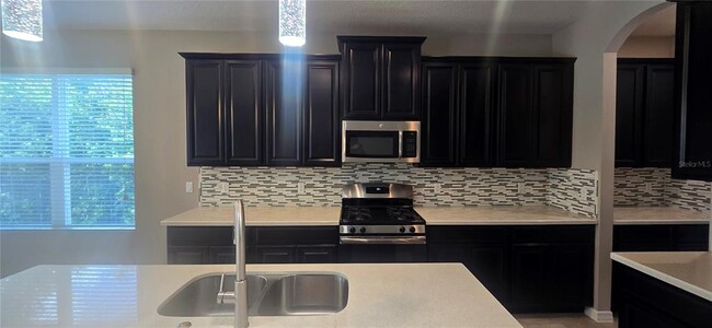 Building Photo - 7564 Bishop Square Dr