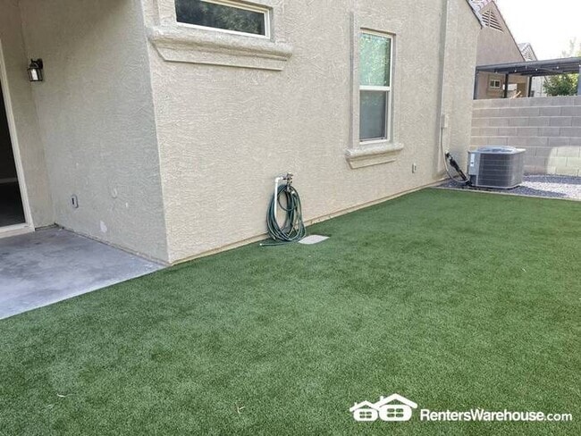 Building Photo - North Phoenix Beauty 4bed + den 3bath clos...