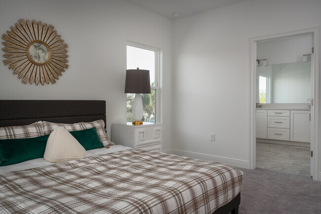 Building Photo - 318 Rafael Blvd NE