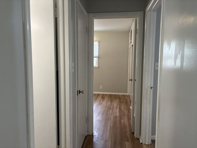 Building Photo - 1524 Waldman Ave