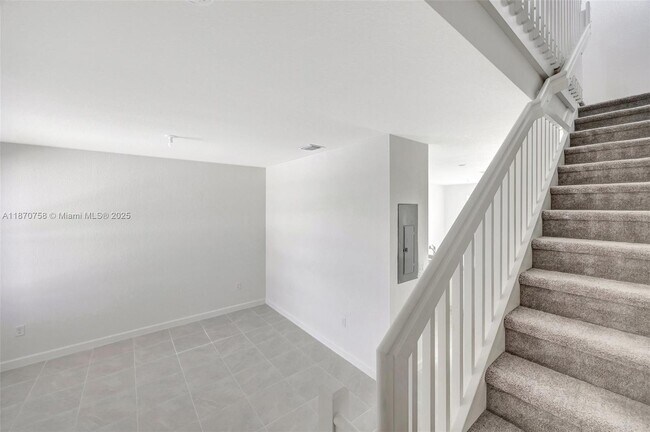 Building Photo - 2796 SE 26th Ave