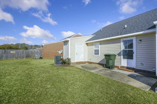 Building Photo - 3418 Pear Tree Ct NW