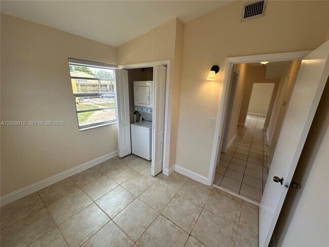 Building Photo - 4410 SW 39th St