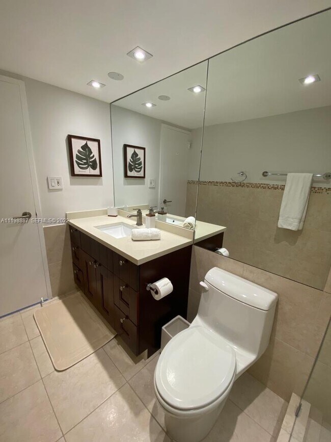 Building Photo - 5151 Collins Ave