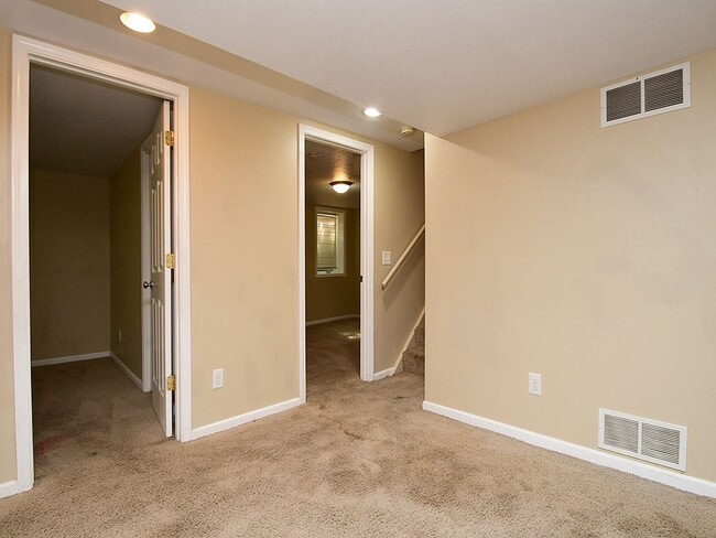 Building Photo - Elmwood Park Charmer