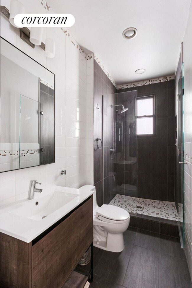 Building Photo - 254 W 25th St