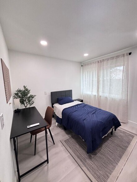 Building Photo - 270 W Blaine St