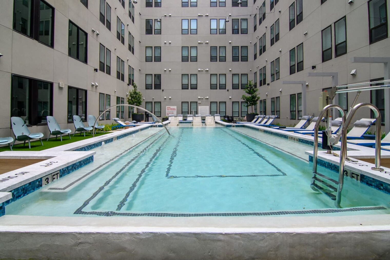 Building Photo - 701 Richmond Ave.