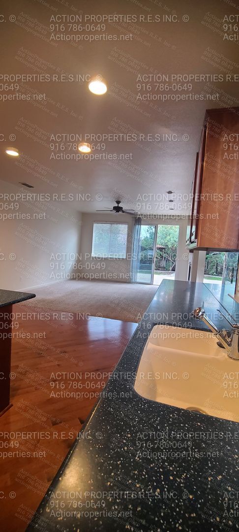 Building Photo - Roseville (Highland Park) 3 Bed Plus Den/O...