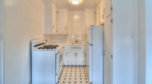 Primary Photo - 1549 San Carlos Ave