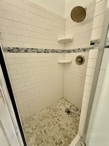 Building Photo - 5600 Kensington Way