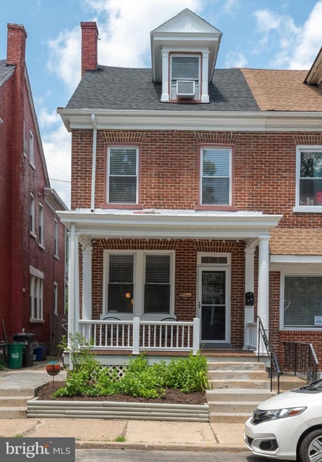 Building Photo - 153 E Ross St