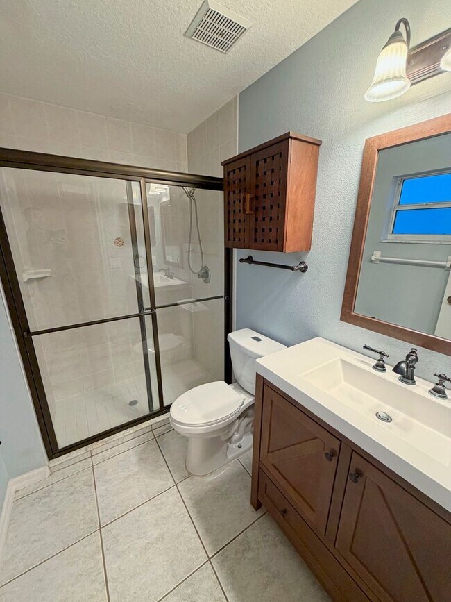 Building Photo - Immaculate 3-bedroom, 2-bathroom home situated on a spacious lot.