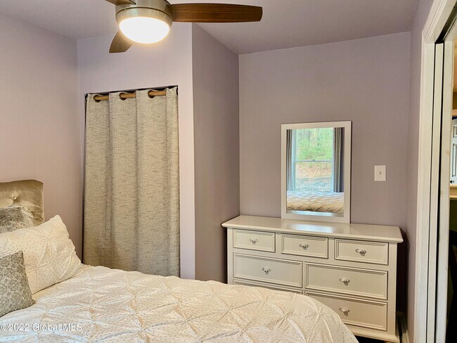 Building Photo - 4 Corinne Ct