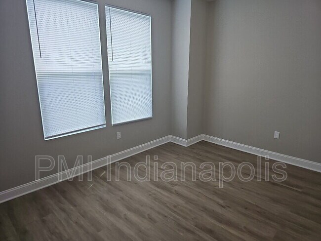 Building Photo - 640 N Parker Ave