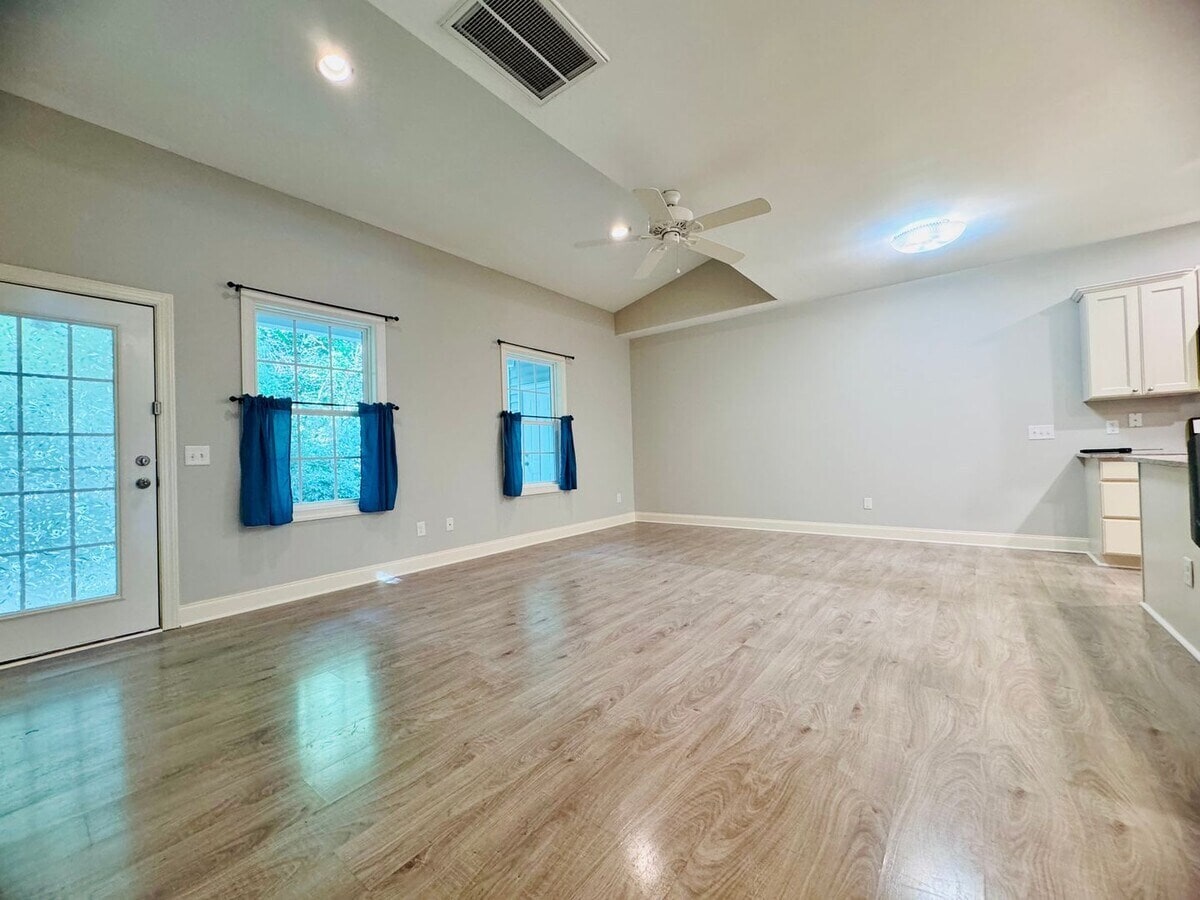Building Photo - 1665 Quail Cir
