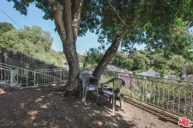 Building Photo - 5667 Heatherdale Dr