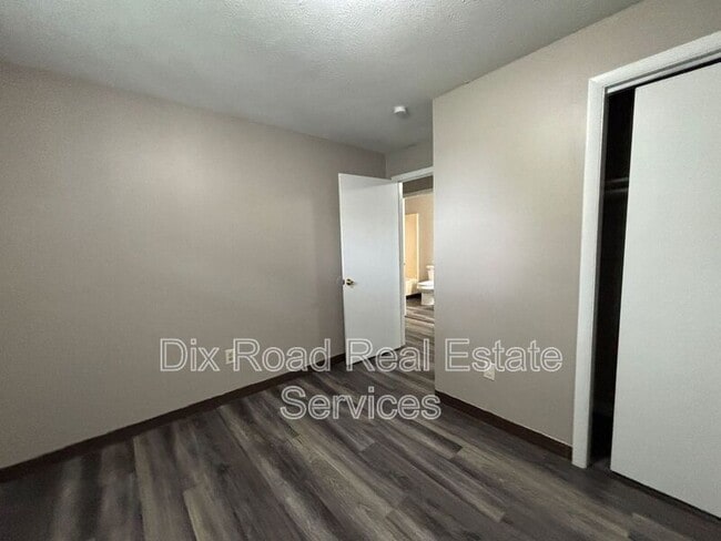 Building Photo - 739 Trumbull St
