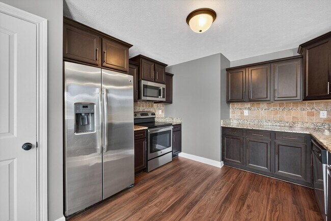 Building Photo - 645 Fox Hound Dr