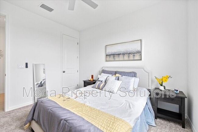 Building Photo - 12195 Stirrup Dr