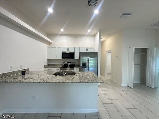 Building Photo - 3305 SW 15th Pl