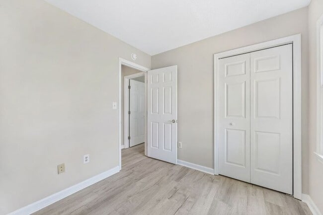 Building Photo - 439 Wynridge Dr