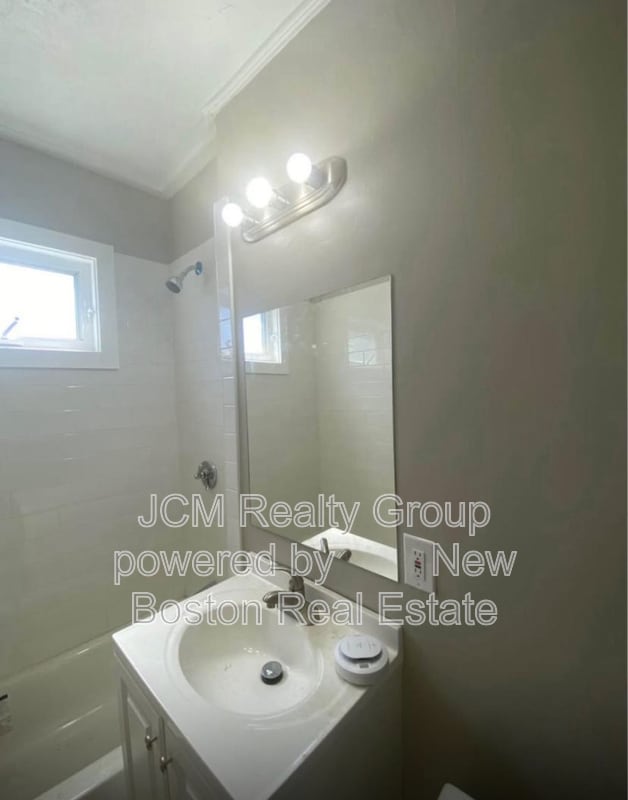 Building Photo - 23 Mall St