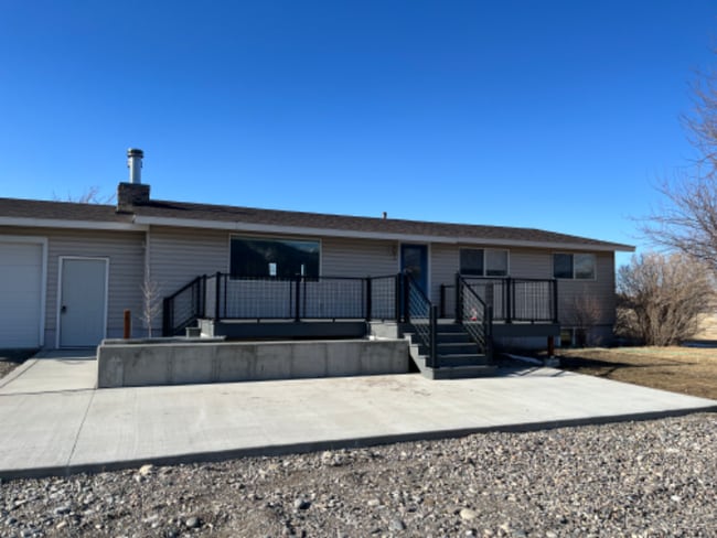 Building Photo - 145 Sunset Dr