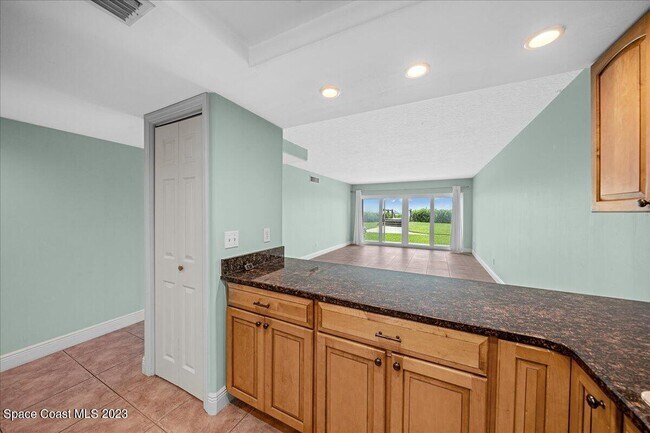 Building Photo - 1321 S Miramar Ave